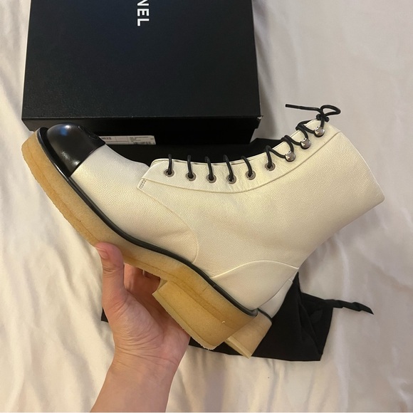 New Chanel Classic Lace Up Boots 39 Pearlized Grained Calfskin Cap Toe Combat - Picture 14 of 15